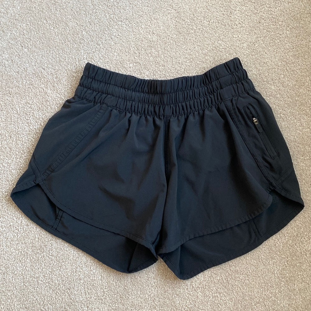 Lululemon tracker low rise lined shorts, size 4.